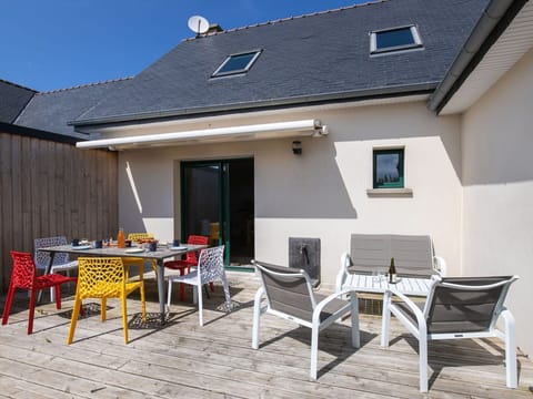 Furniture, Window, Chair, Table, Building, Sky, Shade, Lighting, Architecture, Wood