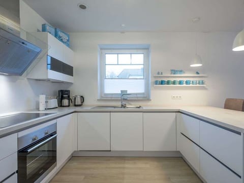 Sky, Shade, Land Lot, Cottage, Siding, Facade, Residential Area, Landscape, Roof, Grass