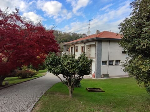 Wheel, Car, Sky, Cloud, Building, Property, Window, Snow