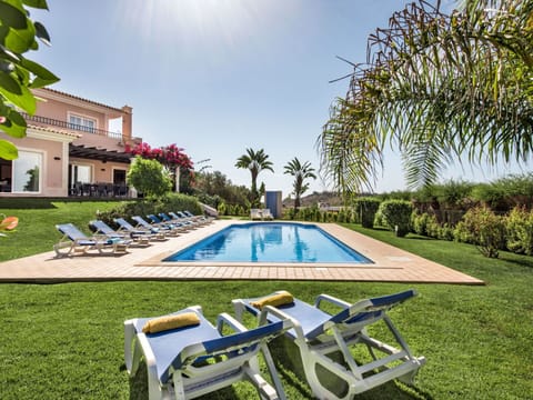 Plant, Sky, Water, Building, Swimming Pool, Outdoor Furniture, Urban Design, Arecales, Leisure, Condominium