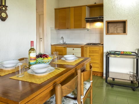 Property, Furniture, Table, Cabinetry, Wood, Kitchen, Kitchen Appliance, Tableware, Interior Design, Kitchen Stove