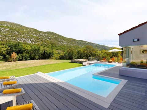 Sky, Daytime, Furniture, Building, Plant, Swimming Pool, Cloud, Shade, Outdoor Furniture, Architecture