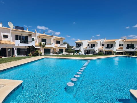 Water, Sky, Cloud, Plant, Property, Swimming Pool, Building, Rectangle, Tree, Shade