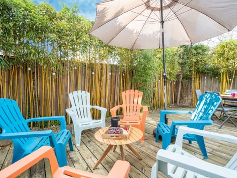 Furniture, Property, Plant, Chair, Building, Blue, Nature, Azure, Table, Lighting