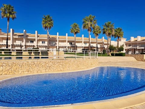 Water, Building, Sky, Swimming Pool, Tree, Plant, Arecales, Leisure, Resort Town, Real Estate