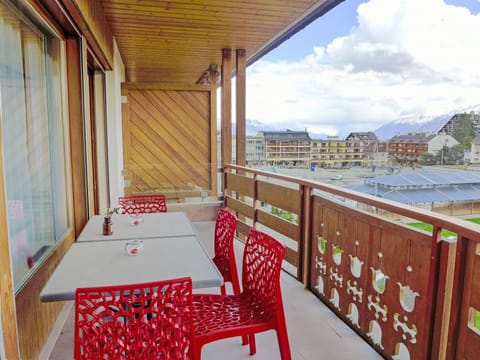 Table, Property, Furniture, Sky, Cloud, Building, Wood, Interior Design, Window, Floor