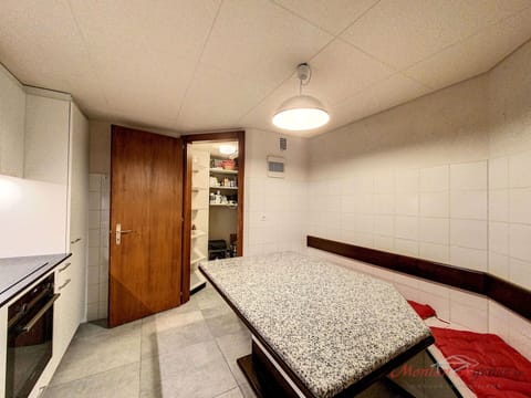 Building, Cabinetry, Wood, Interior Design, House, Flooring, Floor, Wall, Comfort