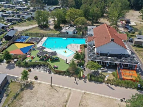 Plant, Building, Tree, Swimming Pool, Urban Design, Leisure, Neighbourhood, Condominium, Landscape, Real Estate