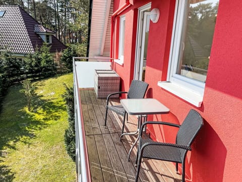 Building, Plant, Furniture, Window, Chair, Shade, Wood, Architecture, Table, Brick
