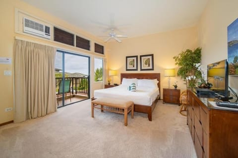 Bedroom with 1 Queen bed