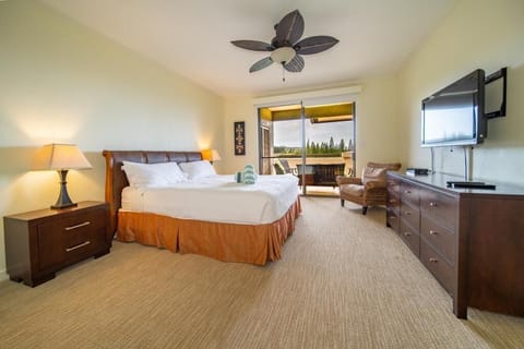 Bedroom with 1 Queen bed