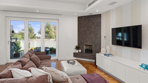 Cosy Lounge Room