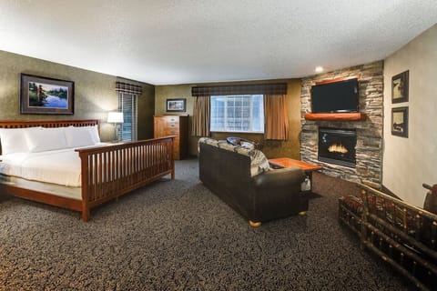 Kick back with extra space, TV views, and easy entry access.