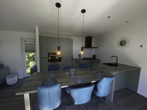Table, Furniture, Property, Interior Design, Architecture, Chair, Cabinetry, Floor, House