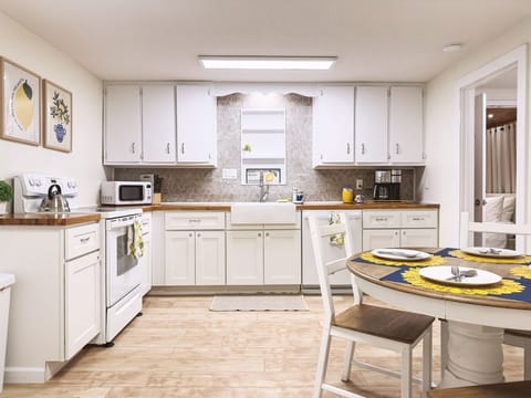 Full kitchen with plenty of space to cook up a delicious meal!