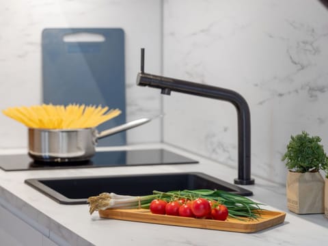 Food, Tableware, Table, Plant, Flowerpot, Interior Design, Houseplant, Ingredient