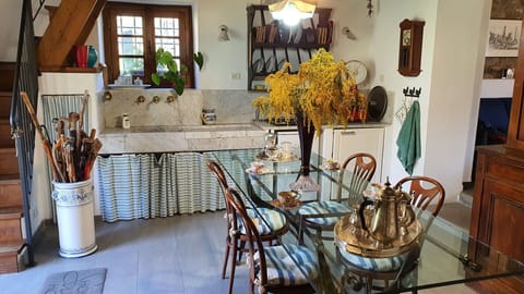 Table, Furniture, Plant, Property, Picture Frame, Window, Chair, Azure, Houseplant, Flowerpot