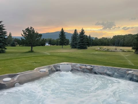 Gorgeous, unobstructed mountain views from the back patio and hot tub :)