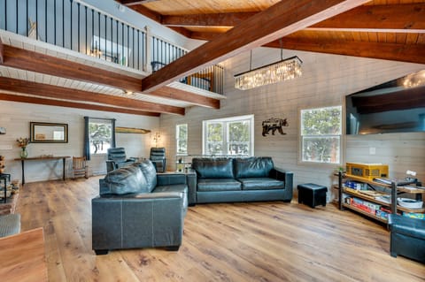 Allenspark Vacation Rental | 3BR | 3.5BA | Stairs to Enter | 1,705 Sq Ft