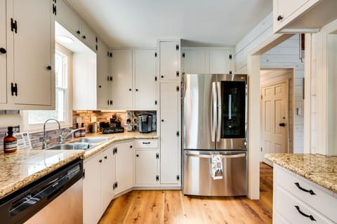 Kitchen | 1st Floor | Keurig Coffee Maker | Dishwasher
