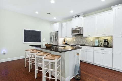 Kitchen with Breakfast Bar