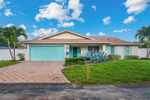 Front of the house, the beginning of your vacation starts here!