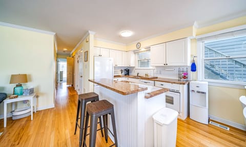 Kitchen island which can sit two
