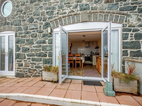 Exterior | Golygfa Hudol - Llwynhudol Vineyard Cottages, Pwllheli