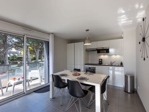 Building, Window, Comfort, Wood, Television, Living Room, Interior Design, House, Couch, Floor