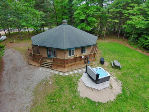 The Octagon - a unique stay near Lake Michigan & Pentwater a beach town!