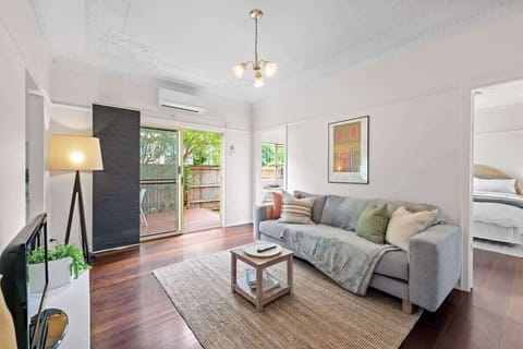 Quiet Bright Art Deco Apartment!