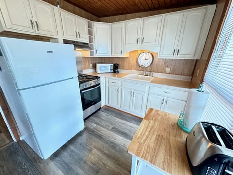 Full Kitchen with Range/Oven