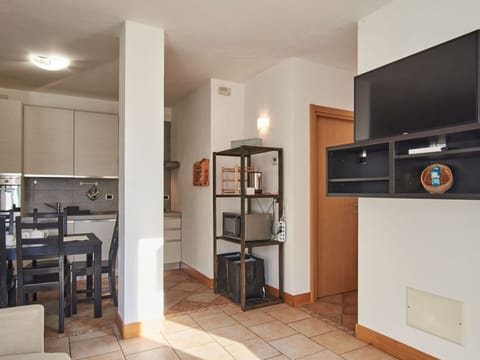 Water, Building, Cloud, Plant, Daytime, Property, Swimming Pool, Sky, Window, Azure