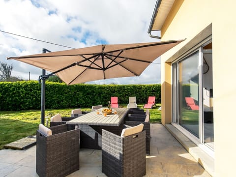 Plant, Building, Property, Cloud, Sky, Shade, Window, Architecture, Wood, Table