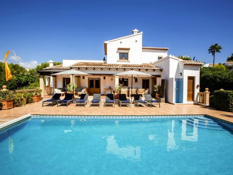 Water, Plant, Sky, Building, Azure, Swimming Pool, Tree, Leisure, Real Estate, Resort Town