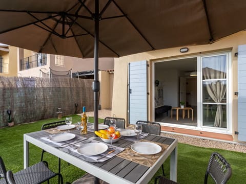 Table, Furniture, Window, Chair, Wood, Building, Interior Design, Tableware, Outdoor Furniture, Floor