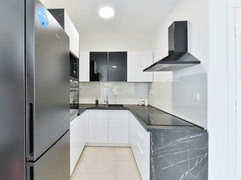 Countertop, Cabinetry, Tap, Furniture, Sink, Building, Kitchen, Interior Design, Plumbing Fixture, Wood