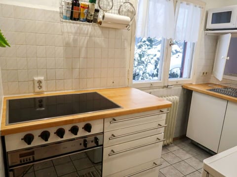 Cloud, Water, Sky, Window, Wood, Shade, Tints And Shades, Glass, Horizon