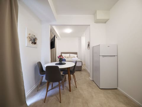 Sky, Building, Window, Tree, Plant, House, Land Lot, Cottage, Wood, Siding