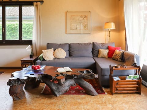 Brown, Couch, Property, Furniture, Window, Comfort, Table, Studio Couch, Wood, Lighting