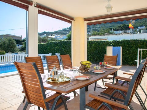 Water, Plant, Cloud, Building, Sky, Property, Swimming Pool, Azure, Shade, Rectangle