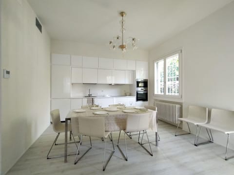 Water, Plant, Cloud, Building, Sky, Property, Swimming Pool, Azure, Shade, Rectangle