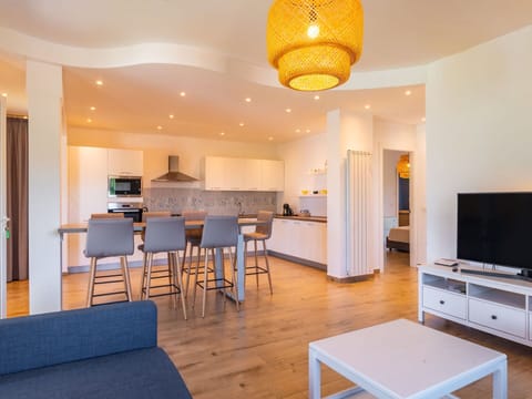 Table, Furniture, Property, Building, Couch, Chair, Lighting, Interior Design, Wood, Flooring