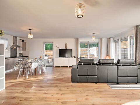 Couch, Houseplant, Chair, Interior Design, Lighting, Wood, Hall, Flooring, Living Room, Floor