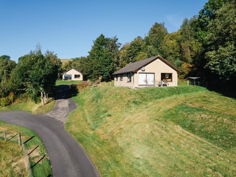 Plant, Sky, Property, Building, Natural Landscape, Tree, Land Lot, House, Window, Slope
