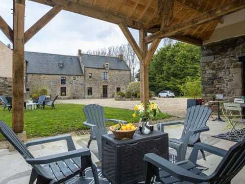 Water, Plant, Property, Building, Swimming Pool, Sky, Azure, Green, Nature, Tree