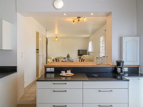 Water, Plant, Furniture, Swimming Pool, Property, Sky, Azure, Blue, Nature, Tree