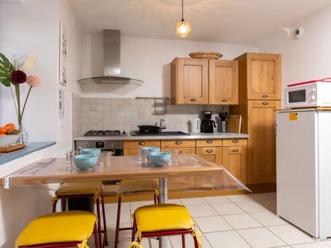 Plant, Water, Sky, Building, Blue, Wood, Shade, Condominium, Leisure, Real Estate