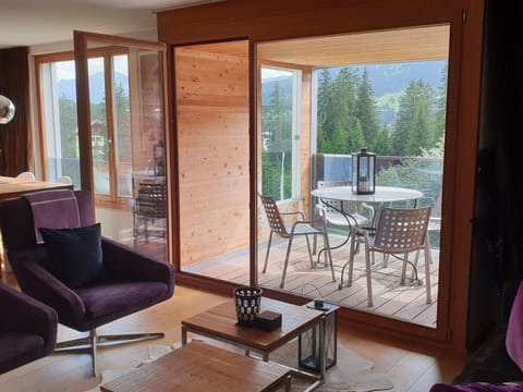 Table, Property, Wood, Door, Interior Design, Shade, Architecture, Floor, Flooring, Comfort
