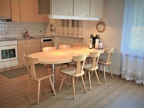 Sky, Building, Window, Urban Design, Residential Area, Facade, Real Estate, Condominium, Tree, Commercial Building